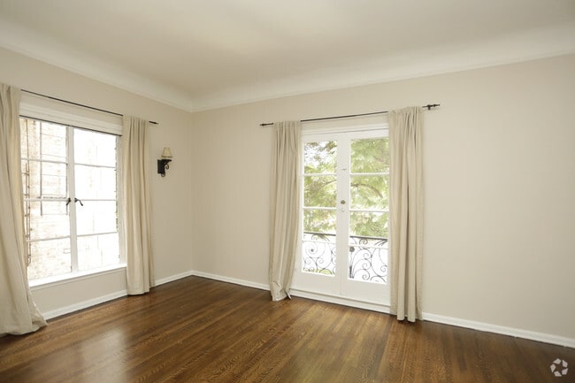 1BR, 1BA - 900 SF - Villa Sevilla