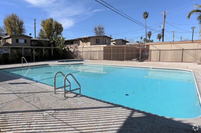 Emerald Pointe Apartments - Emerald Pointe Apartments