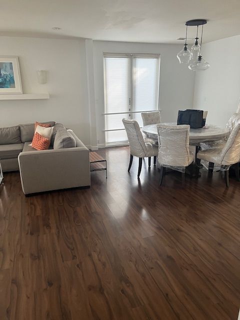 Photo - 1625 Wellesley Ave