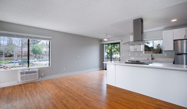 Dining room and living room are adjacent to the kitchen - Hidden Cove