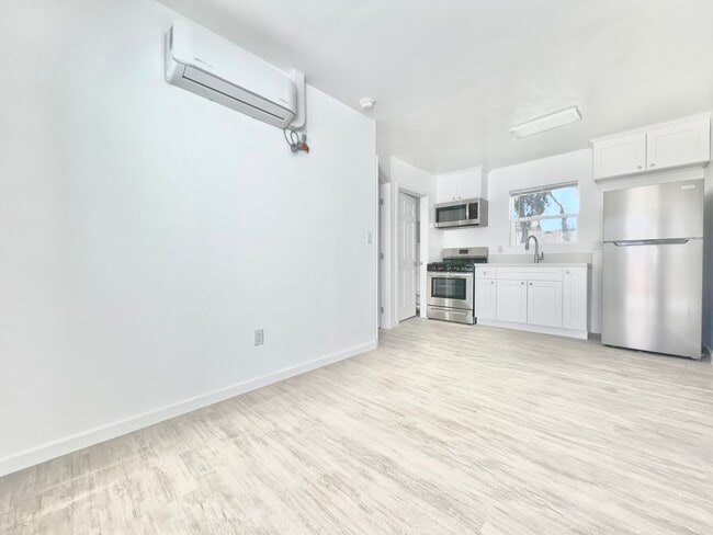 Building Photo - 1763 W 38th St Unit 3798 S Gramercy Pl
