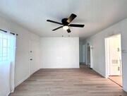 Photo - 1540 W 60th St