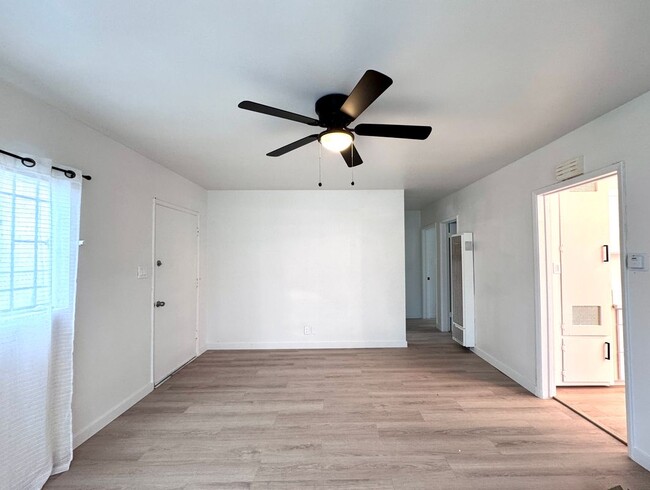 Photo - 1540 W 60th St