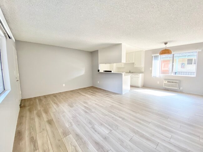 Photo - 3337 S Canfield Ave Unit 210