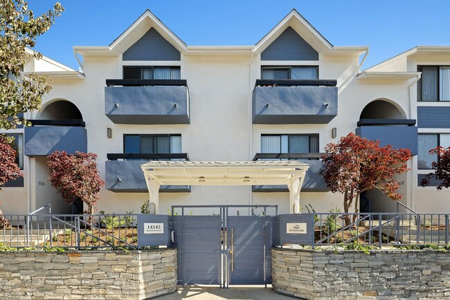 Building Photo - Windward Isle