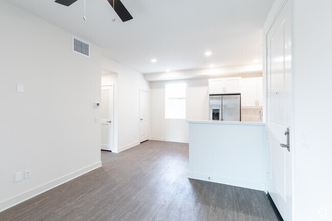 2BR, 2BA - 900SF - Stadium Park Apartments