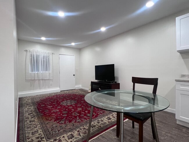 Photo - 1367 W 12th St Unit B