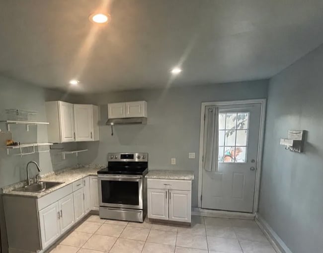 Photo - 2307 W 74th St