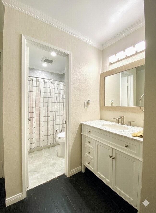 Photo - 620 W Hyde Park Blvd Unit 313