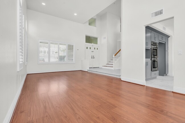 Photo - 29767 Southwood Ln