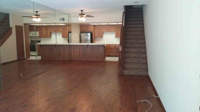 Building Photo - Los Caballeros #024 Unit 24A