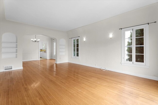 Building Photo - 429 N Gardner St Unit 431.5