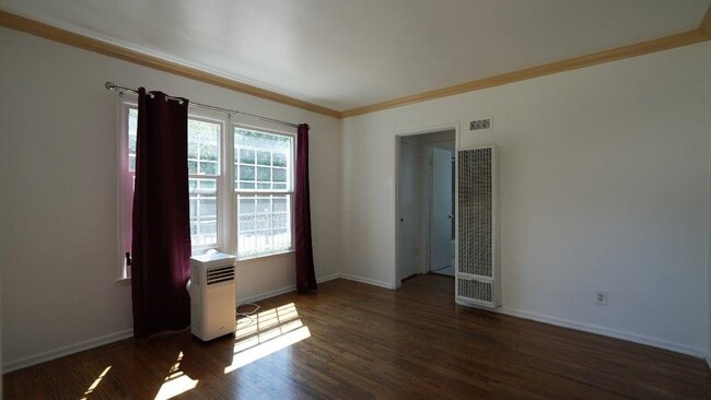 Building Photo - 875 N Hoover St Unit 875