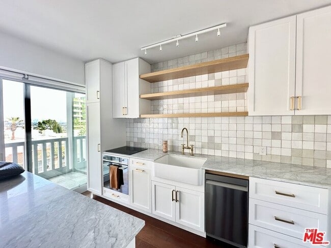 Photo - 999 N Doheny Dr