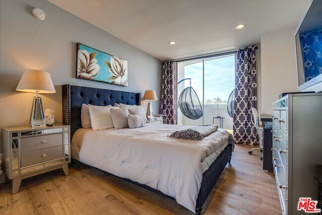 Photo - 7250 Franklin Ave Unit 802