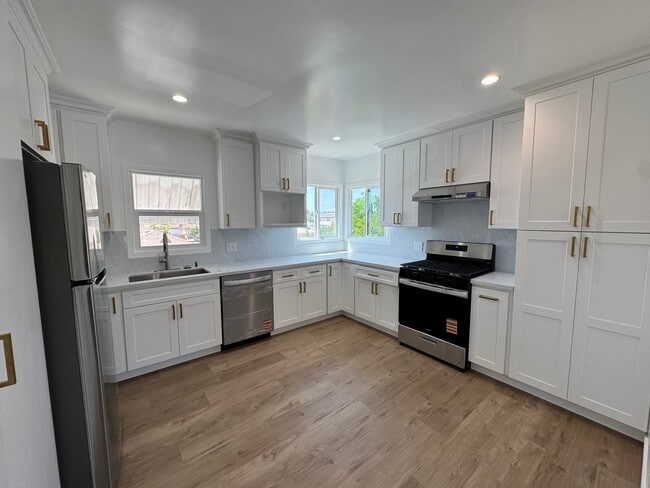 Photo - 911 S Atlantic Blvd Unit C