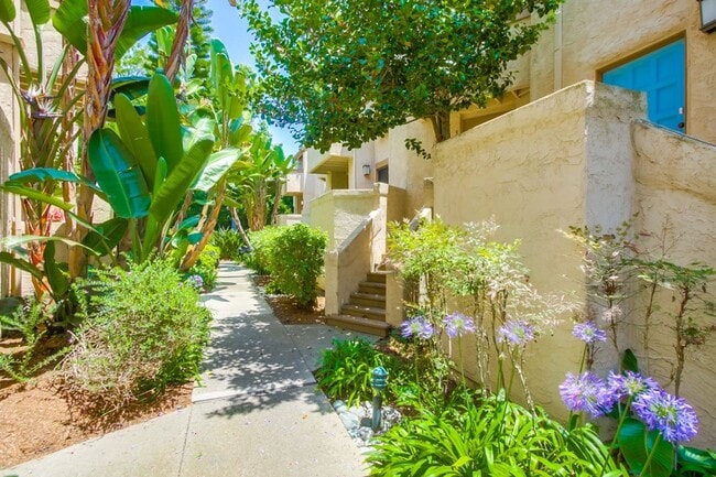 Spacious La Jolla Townhome in Desirable Wo... - Spacious La Jolla Townhome in Desirable Wo...