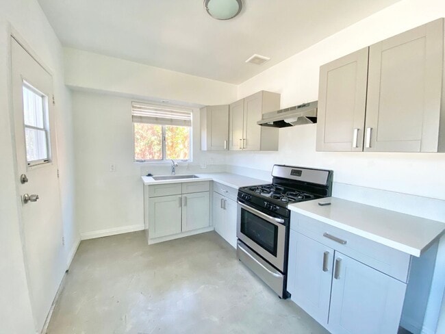 Photo - 2727 Phelps Ave Unit 2727 Phelps Ave  4