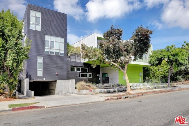 Photo - 825 Kings Rd Condo Unit PH#2