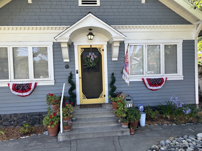 Photo - 411 N 8th Ave House