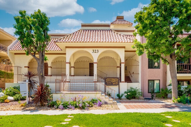 Photo - 323 N Jackson St