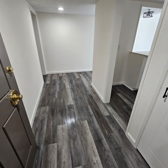 Building Photo - 10527 Palms Blvd Unit 304