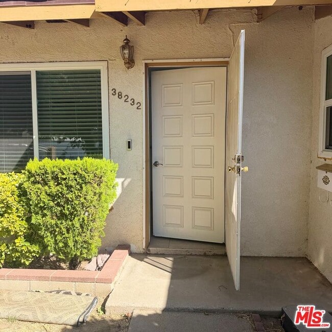 Photo - 38232 Delacour Dr