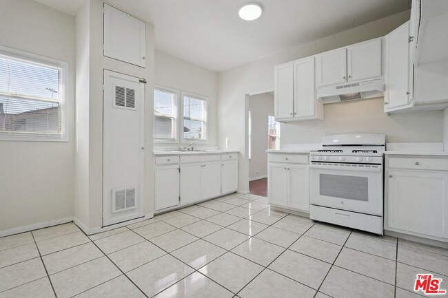 Photo - 1464 3/8-1464 W 35th Pl