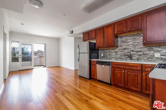 Photo - 1025 Dewey Ave Unit 303