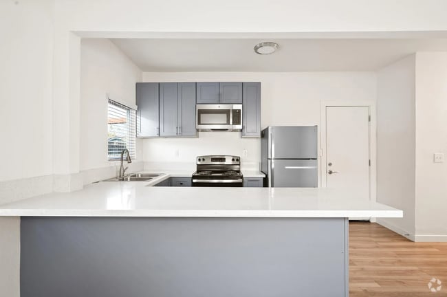 Building Photo - 411 E Burnett St Unit 411 Rental