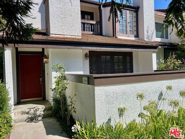 Photo - 1586 Palisades Dr