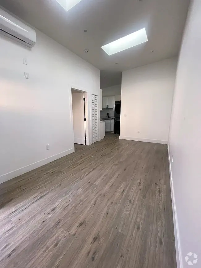 Building Photo - 1622 W 125th St Unit jADU Rental