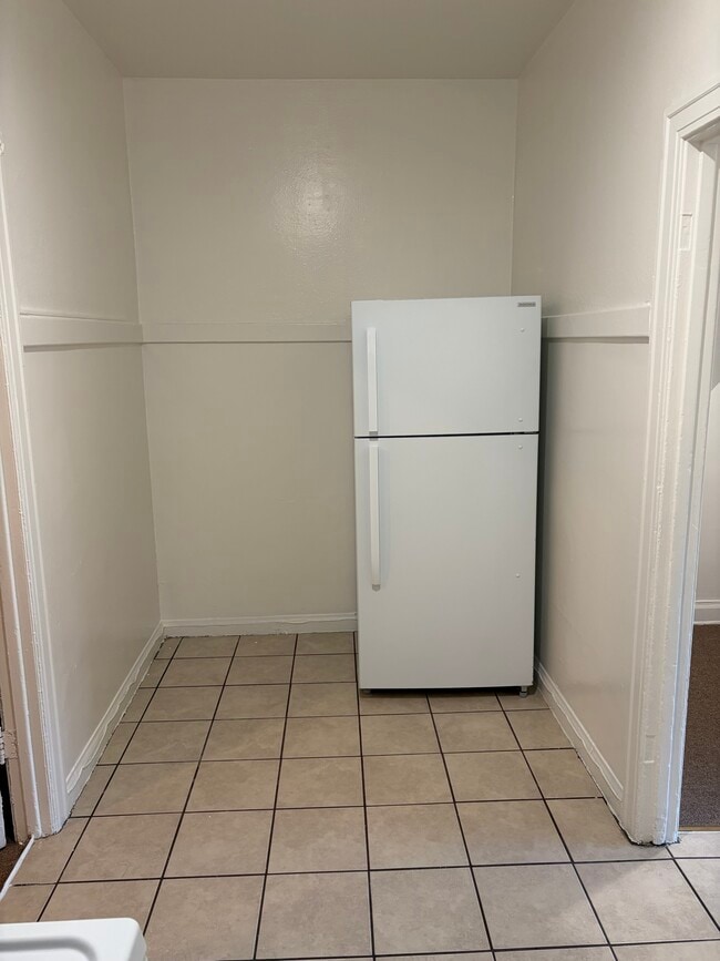 Good appliances - 4156 Rosewood Ave Unit 2