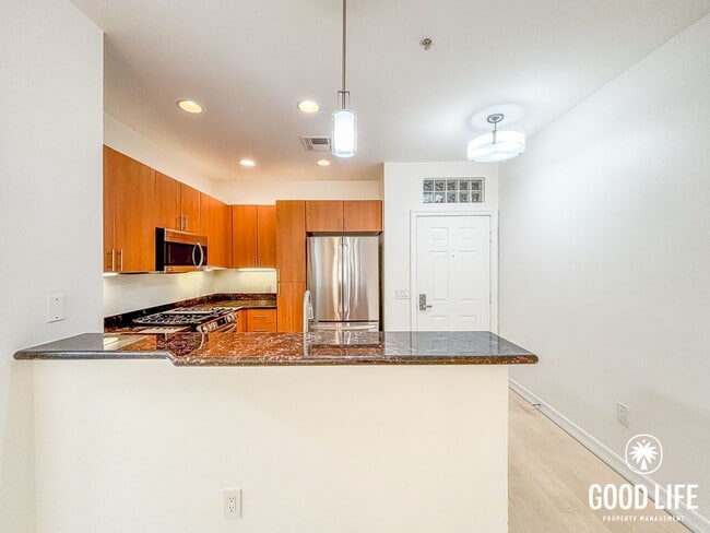 Photo - SD: Bright 2BD/2BA Condo in Downtown San Diego with Covered Balcony, Community Gym & In-Unit Laundry Unit 3414