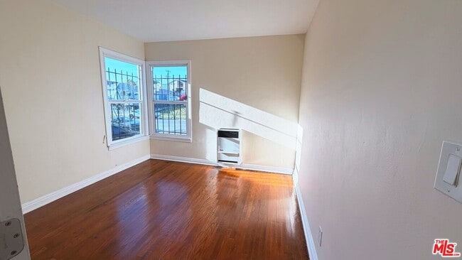 Photo - 626 E Fairview Blvd Unit 4