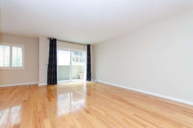 Photo - Stunning renovated apartment in the Heart ...