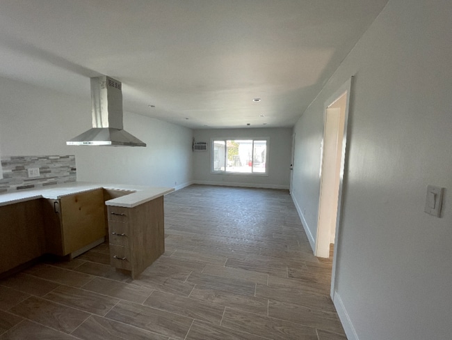 Photo - 7337 Woodley Ave Unit 8