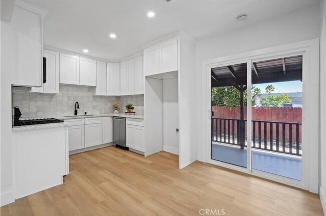 Photo - 856 Newton St