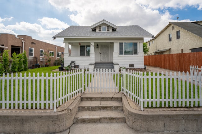 Front Yard - 1118 W 47th St Unit Full House