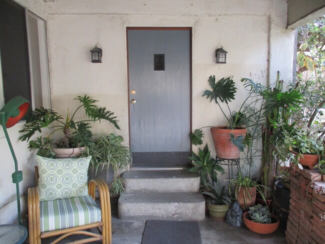 Building Photo - 3450 Effie St Unit Guest House