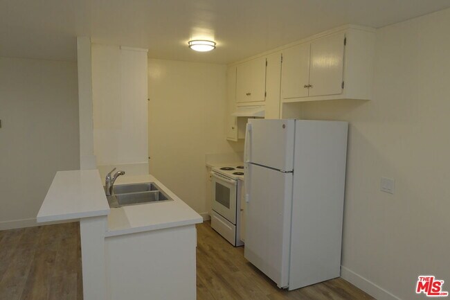 Photo - 1301 N Mansfield Ave Unit 206