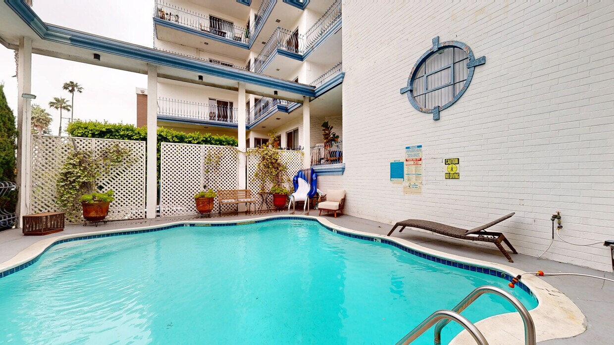 3D Tour - 11645 Chenault St & 11625 Montana Ave. Apartments