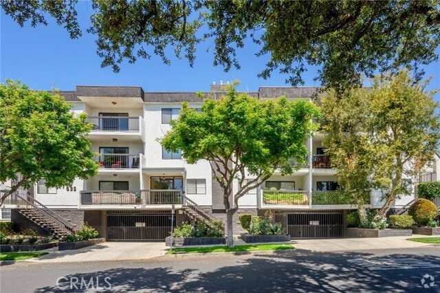 Building Photo - 635 E Elmwood Ave Unit 301 Rental