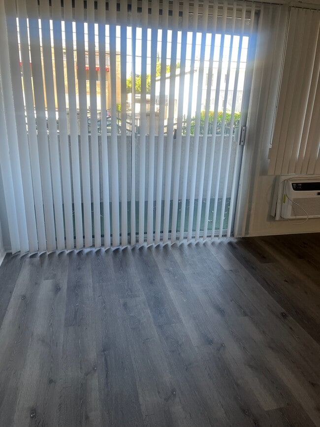 Building Photo - 11110 Moorpark St