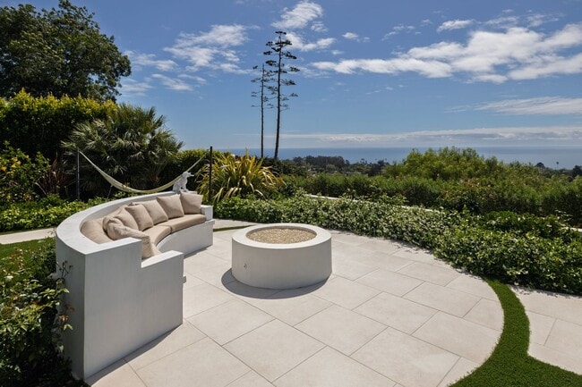 Photo - Stunning Santa Barbara Oasis!