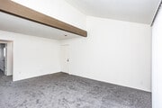 2BR, 2BA - 950SF - Living Room - Robin Meadows of Garden Grove Apartments