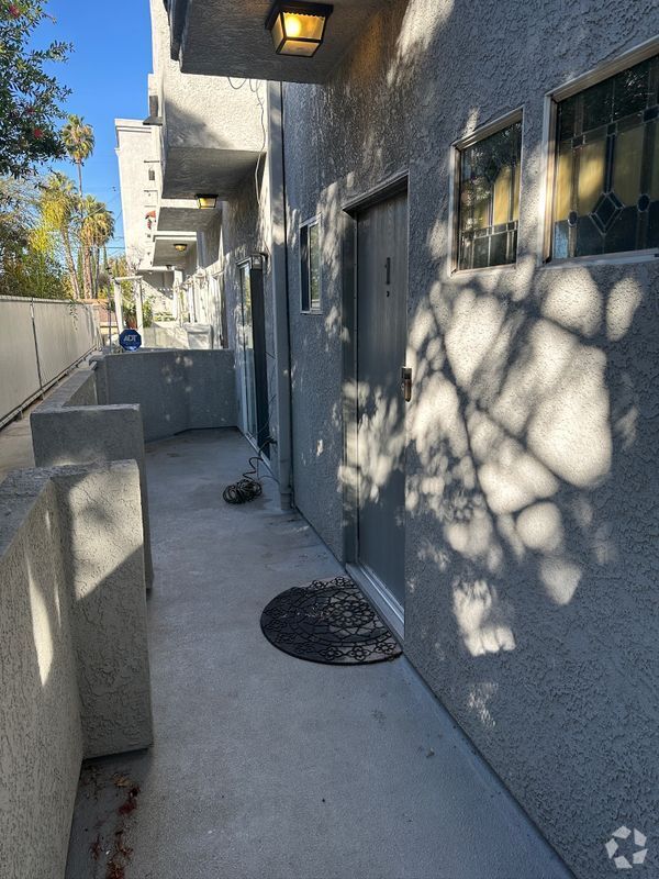 Building Photo - 15153 Burbank Blvd Rental