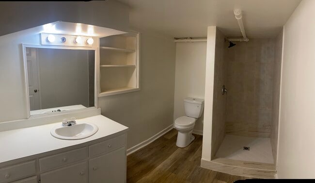 Studio bath - 11147 La Maida St