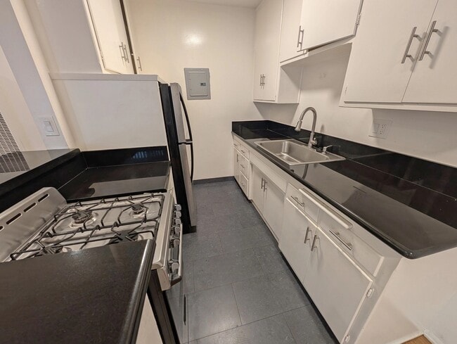 Photo - 1328 Gordon St Unit 2