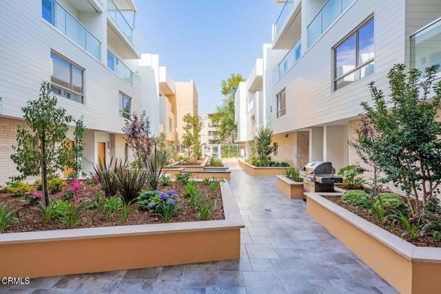 Building Photo - 137 S Wilson Ave